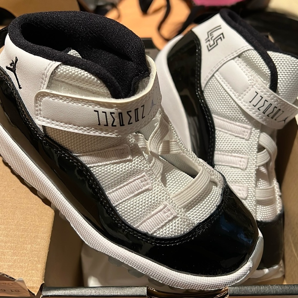 Jordan retro 11 white and black concords for toddlers boys or girls